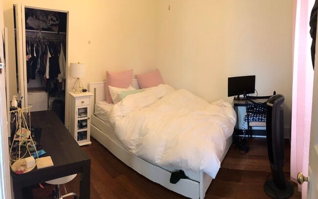 Bed 1 - 2679 N Lincoln Ave Unit 3