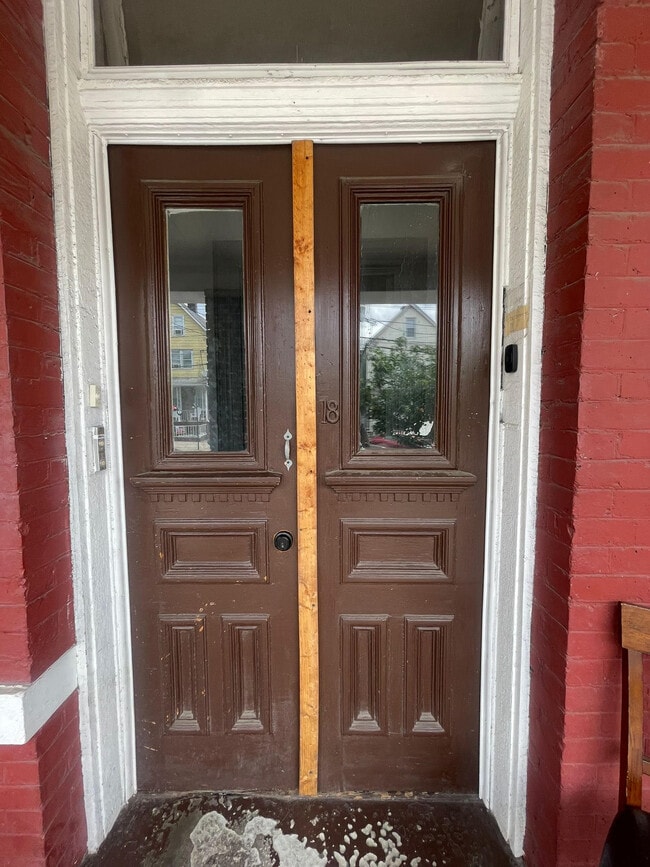 Building Photo - 18 Atlantic St Unit 2