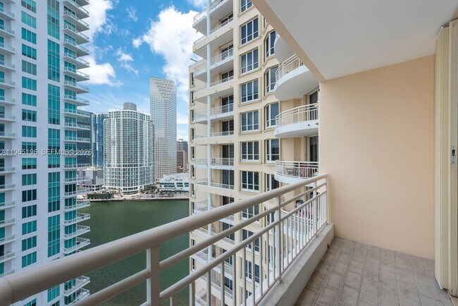 Photo - 888 Brickell Key Dr Unidad 2201