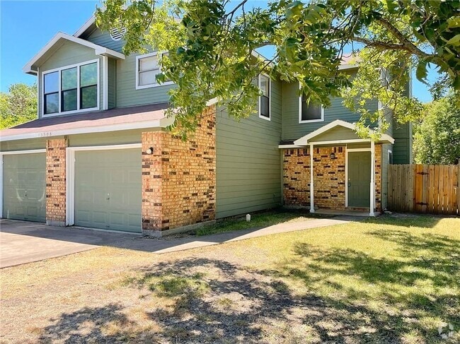 Building Photo - 13308 Saddlebrook Trail Rental