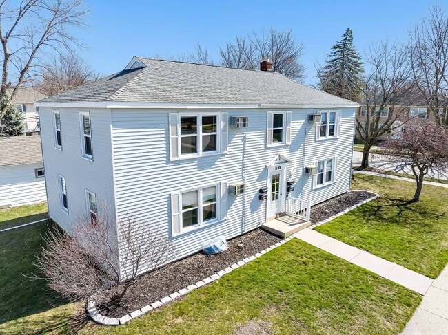 Building Photo - Charming 1-Bedroom Lower Apartment — West Side Green Bay Unit 02