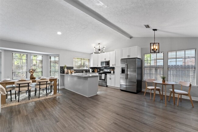 17 S Greenbud Ct