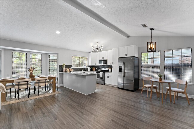 Photo - 17 S Greenbud Ct