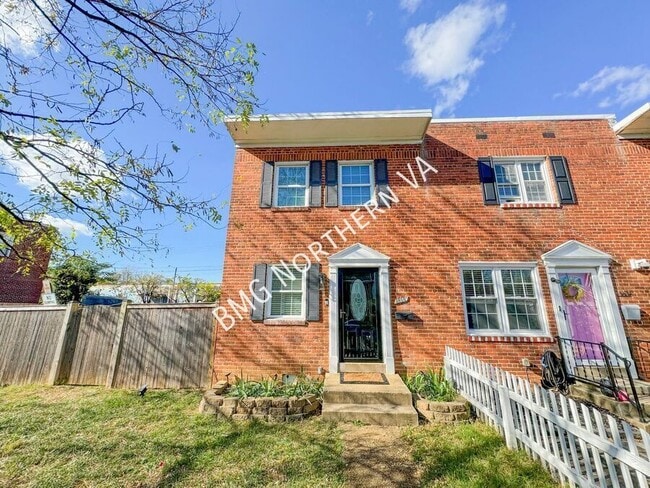 Building Photo - 3800 Edison St
