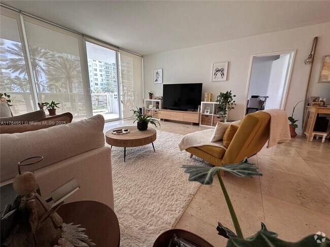 Building Photo - 5700 Collins Ave Unit 3N Rental