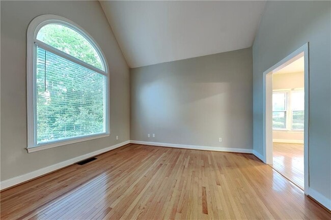 Photo - 4020 Hogans Mill Ln