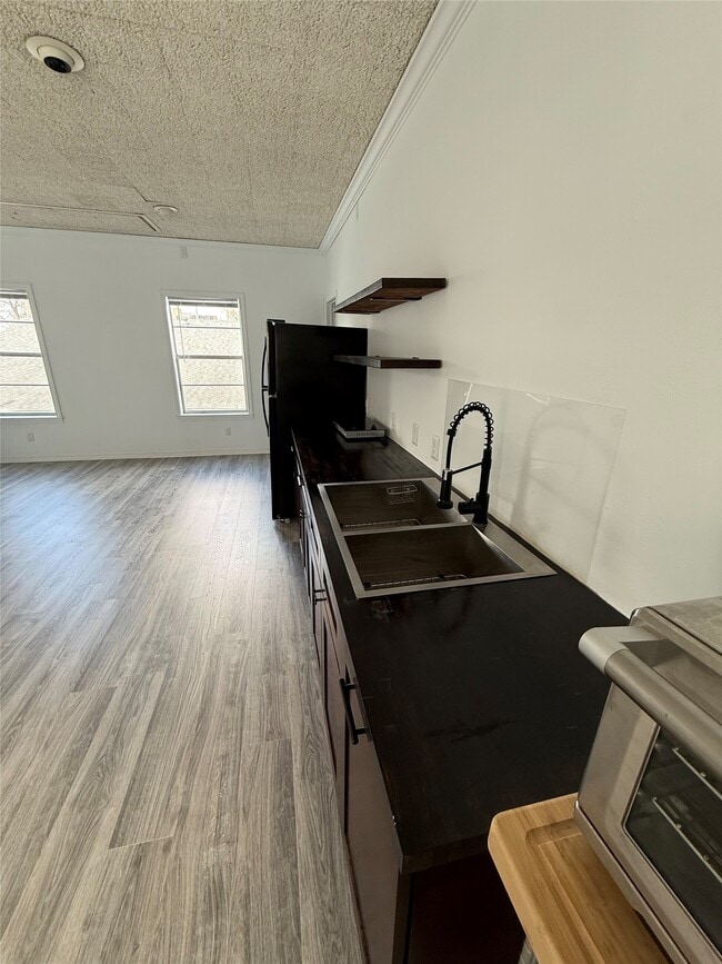 Building Photo - 618 E 16th St