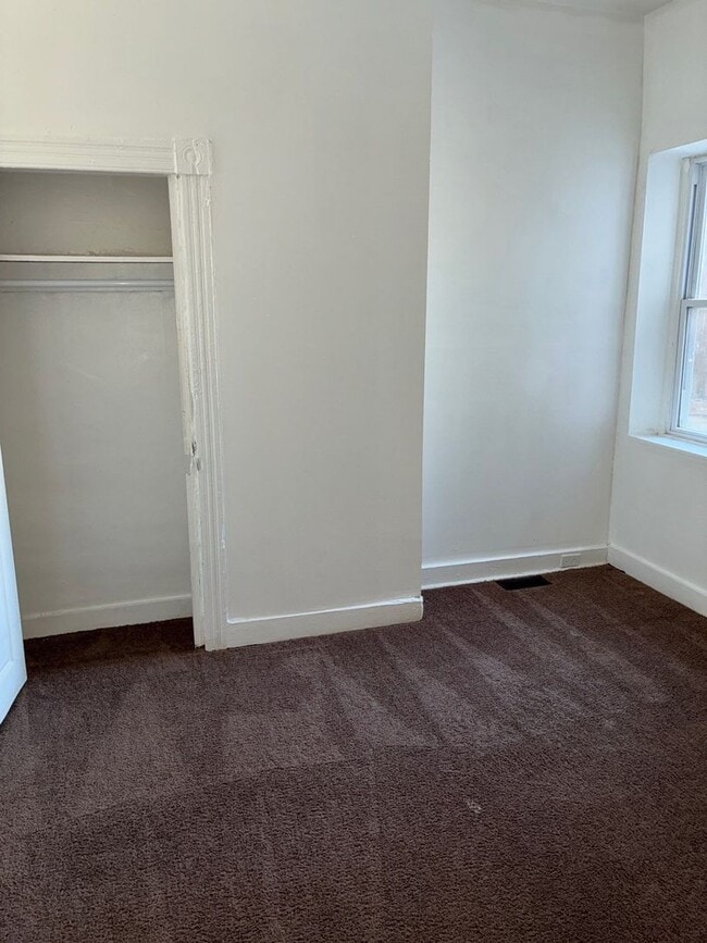 Photo - 1756 Carswell St