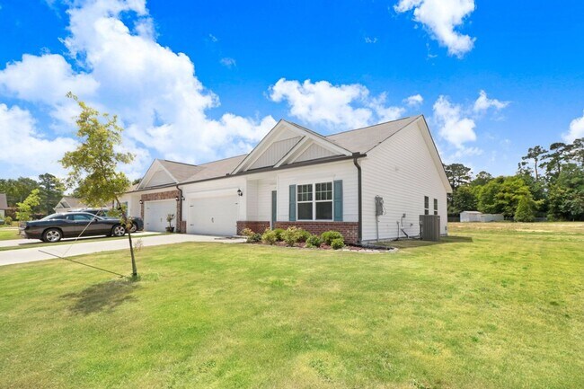 Photo - DRAKE ESTATES 3 BR | 2 BA Townhome w/ 2-Ca...