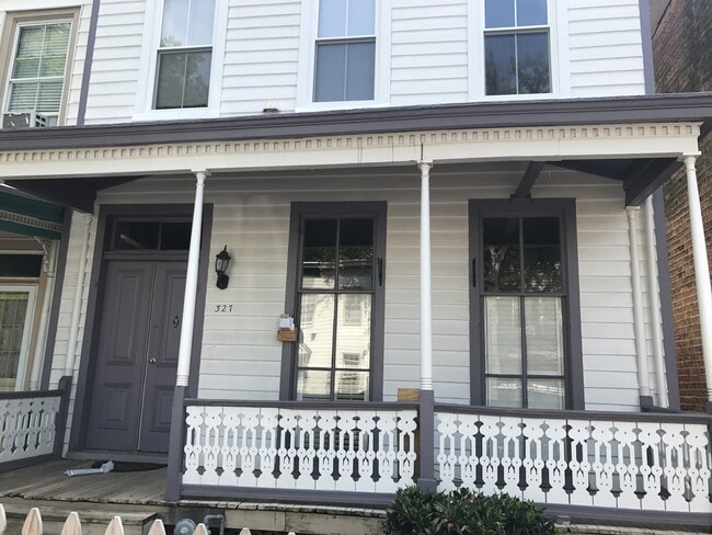 Building Photo - 327 S Laurel St Unit 327 S. Laurel, 1st & 2nd Floor