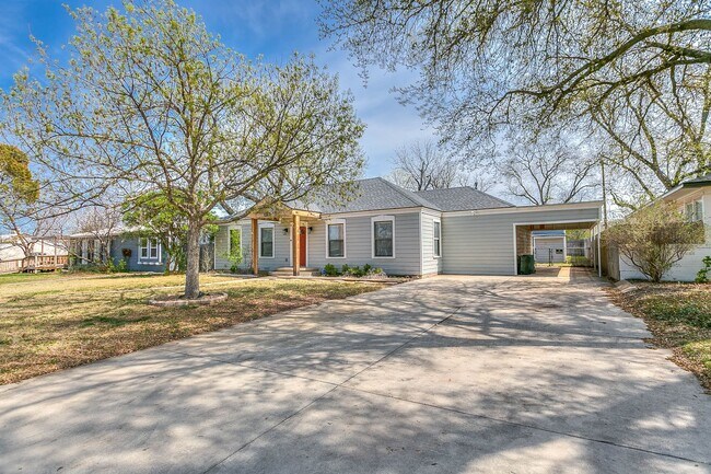 Photo - NOW AVAILABLE - Santa Rita Charmer w/ Deta...