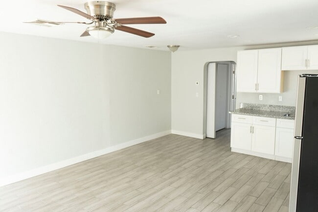Photo - 1 Bedroom Modern House