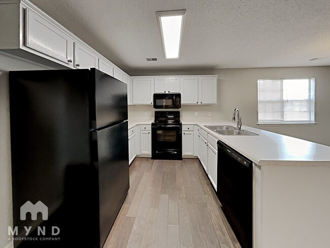 Photo - 2025 Plantation Pkwy