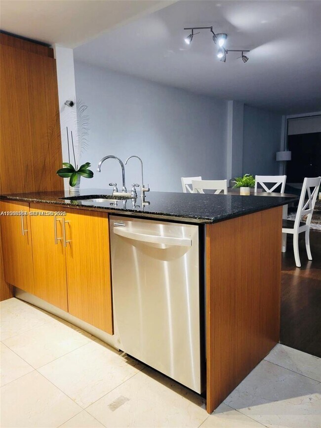 10275 Collins Ave Unit 327