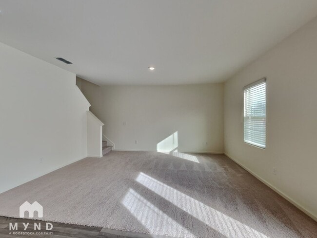 Photo - 424 Cottontail Ln