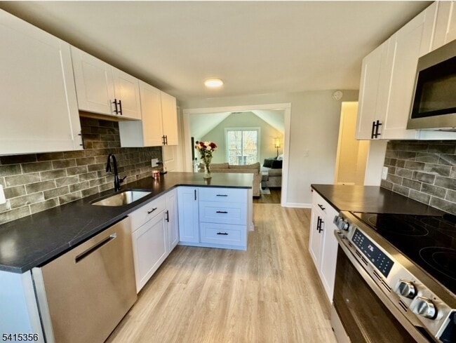 Photo - 21 Madison St