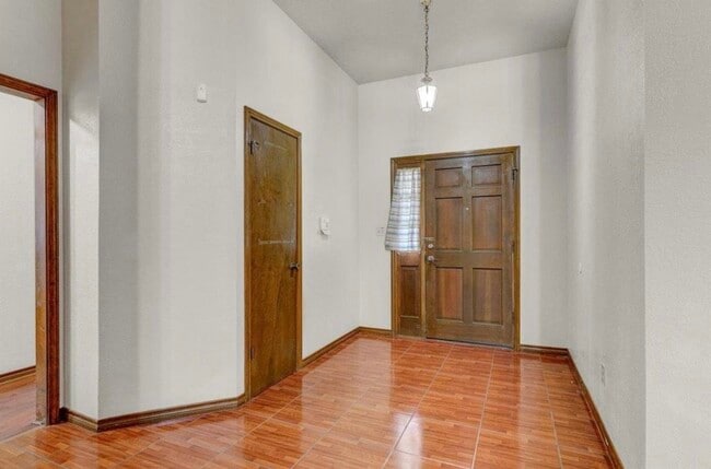 Photo - 1119 Meadowvale Dr