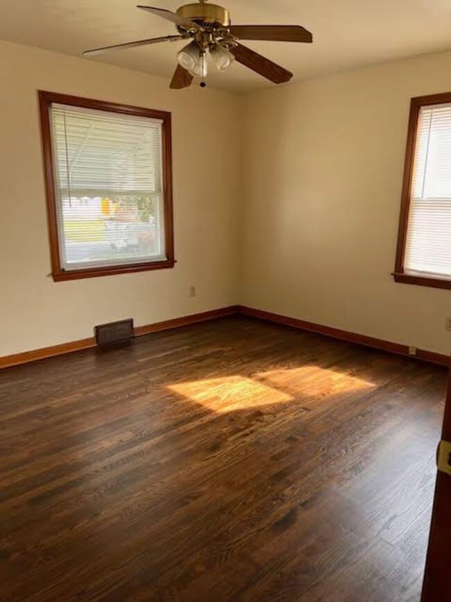 Photo - 864 Gary Ave SE