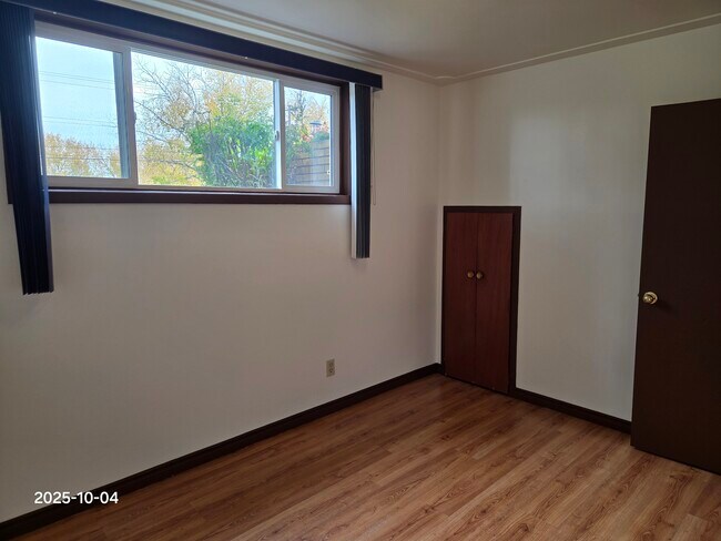 Photo - 2808A 14 St NW