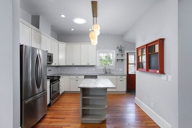 Photo - Gorgeous Historic 3 bed 2 bath at Golden B...