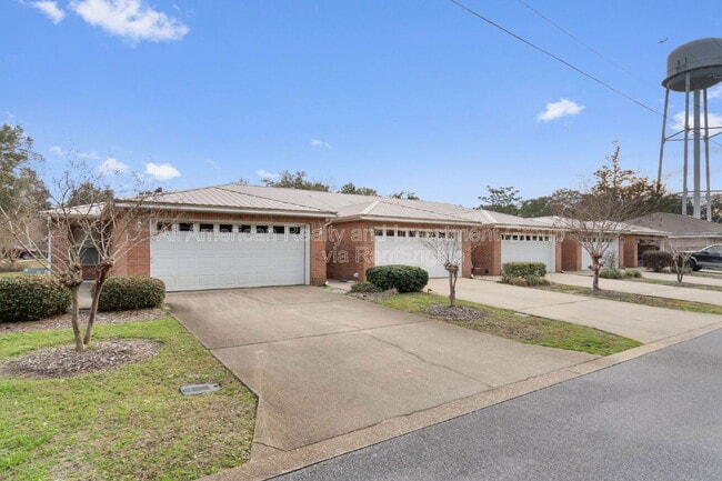 Building Photo - 12 Roserita Pl