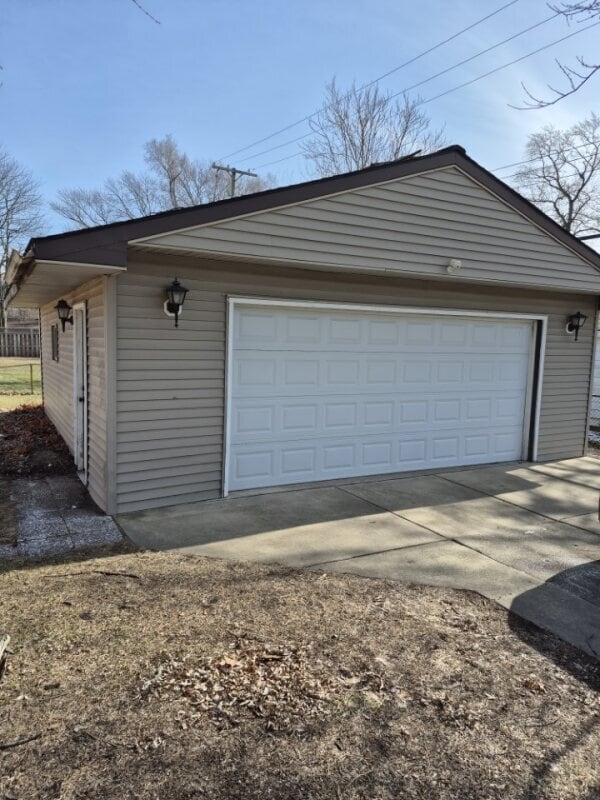 Photo - 35047 Harroun St