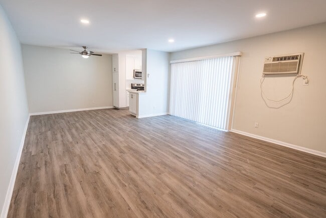 Photo - 1635 North Martel Avenue