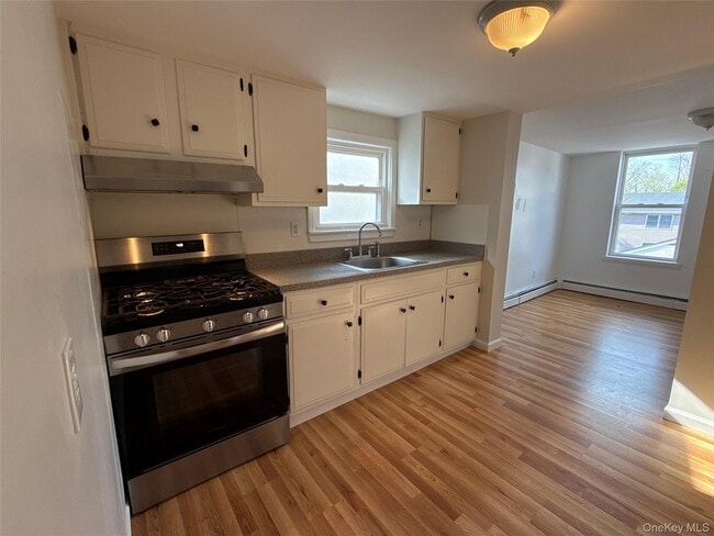 Building Photo - 49 1/2 Elm St Unit 2