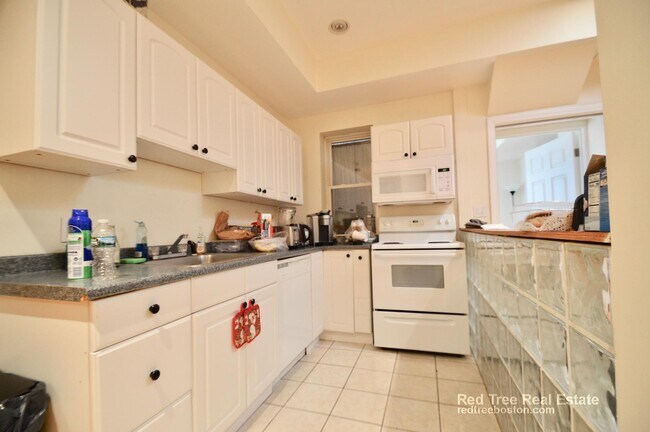 Photo - 1801 Beacon St Unit 8