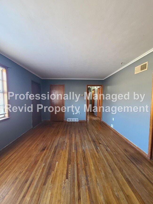 Photo - Large 3 bed 1.5 bath!