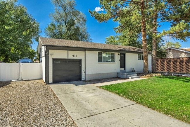 Building Photo - 4 Bedroom/ 2 Bathroom house in Midvale