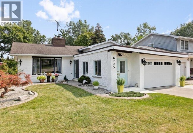 Photo - 6725 Riverside Dr E