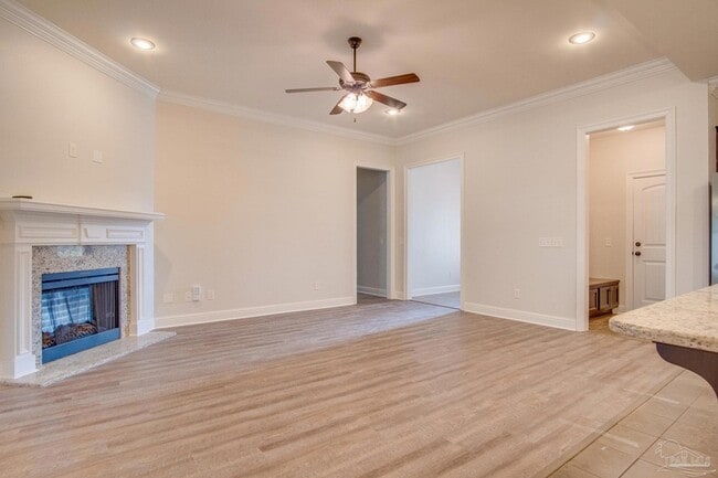 Photo - 4865 Spears St