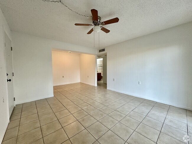 Building Photo - 6901 NW 179th St Unit 112 Rental