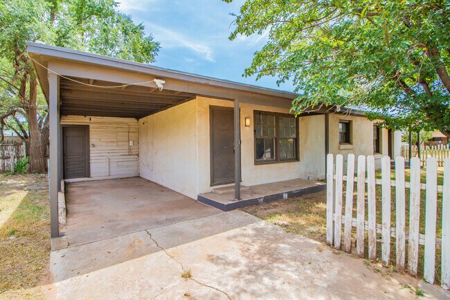 Photo - 305 E Lubbock St