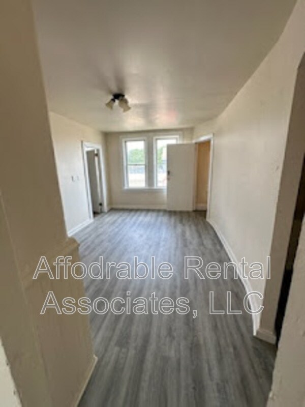 Photo - 112 W Kassner Pl Unit Upper