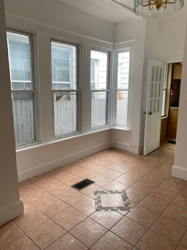 Photo - 3 BEDROOM HOUSE FOR RENT