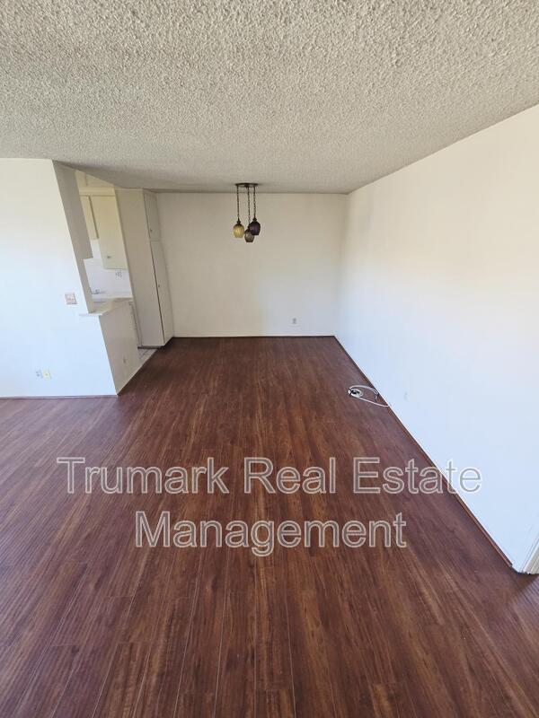 Photo - 4619 Lexington Ave Unit 5