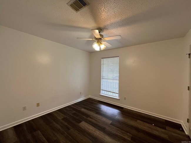 Photo - 716 N Hospital Dr