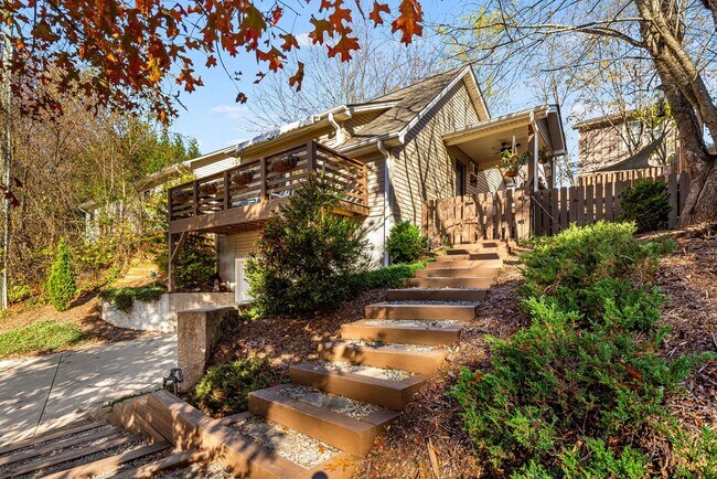 Photo - Cozy & Fully-Furnished West Asheville 2-Be...