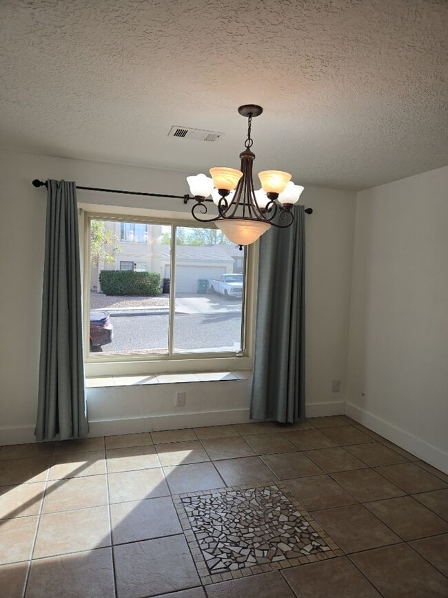 Photo - 4 Bedroom, 3 Bathroom! Lovely Home!