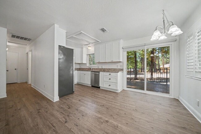 Photo - 16932 McKenzie Dr