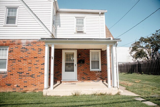 Photo - 235 Adelia St
