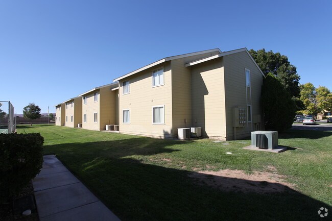 Desert Shade Apartments - Desert Shade Apartments
