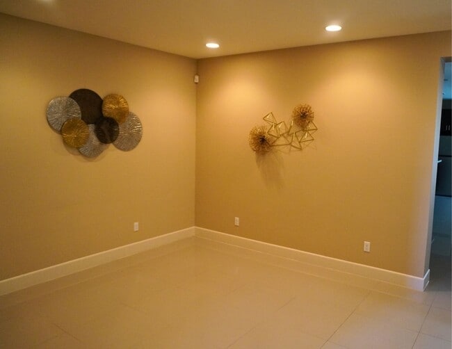 Photo - 1445 Ozark Ave