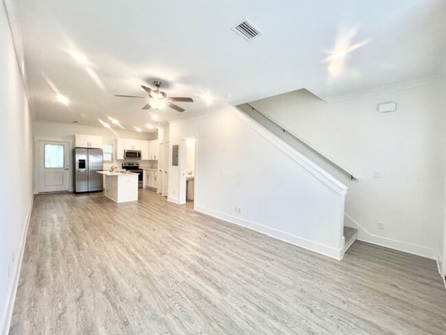 Photo - 107 Date Palm Ln