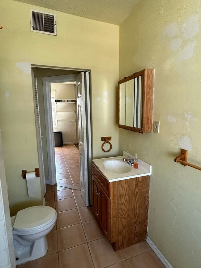Photo - 450 E Girard Ave Apartment Unit 3