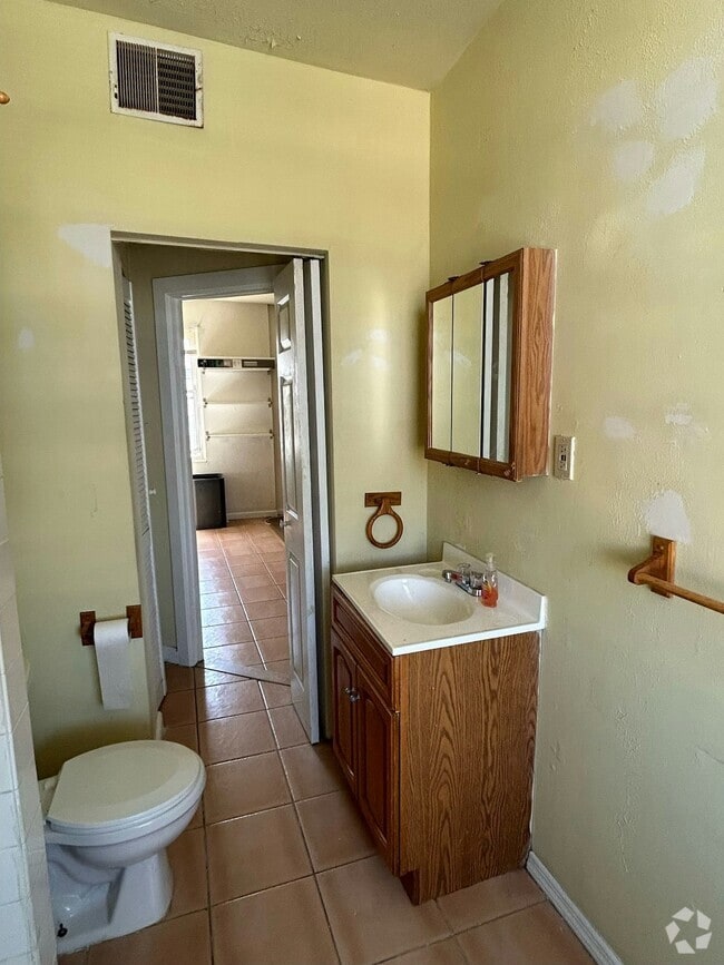 Building Photo - 450 E Girard Ave Unit 3 Rental