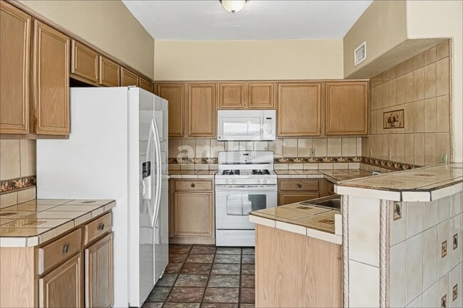 Photo - 1513 W Islington Ave