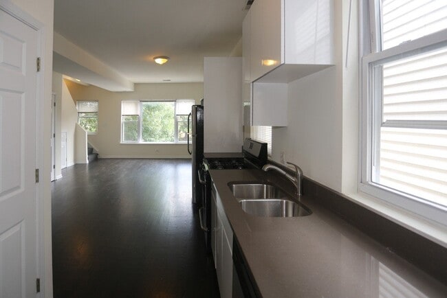 Photo - 2438 N Ashland Ave Unit 2